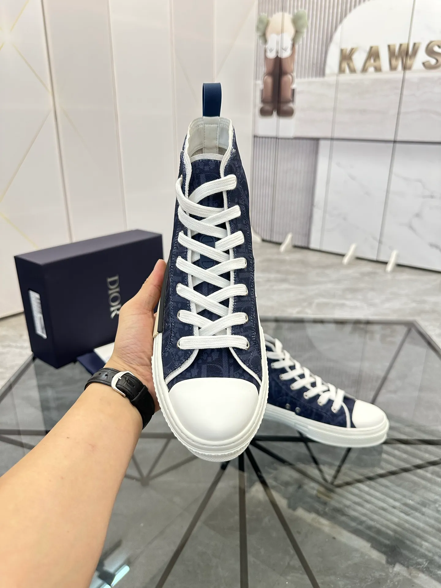 Selling men's shoes 💰: 💰P460¥ Product trademark: Dio* "Dior*" high-top casual shoes Regular size: 36-45 (can be customized to 46) Couple style B23 Product materials: Upper imported original fabric, breathable lining, original outsole. No.: 007